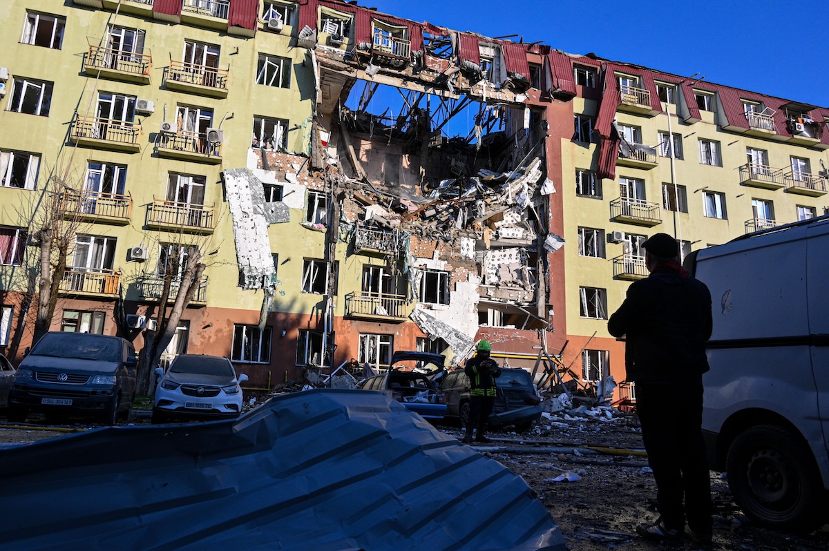 Tre vittime in un attacco russo con droni su Odessa, feriti 16 e danneggiamenti in infrastrutture