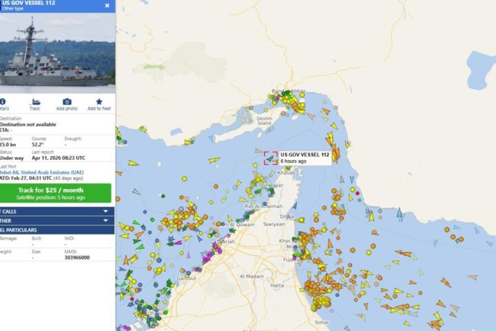 Trump annuncia la "bonifica" dello Stretto di Hormuz, l'Iran smentisce e minaccia