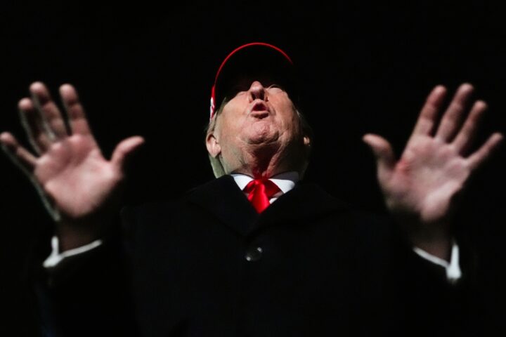 Trump critica Meloni: «Relazione deteriorata» e annuncia l'invio di 10mila soldati nel Golfo