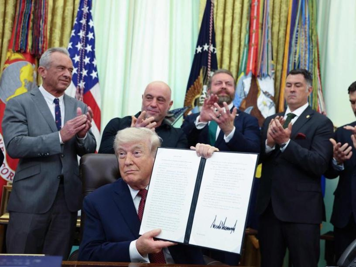 Trump in Arizona: promuove la ricerca sugli allucinogeni mentre affronta la crisi in Iran