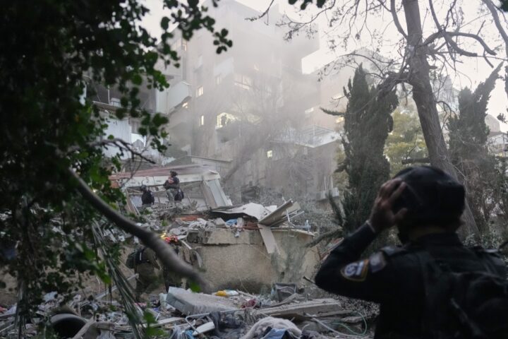 Trump minaccia l'invio di truppe in Iran se non si raggiunge un accordo sullo Stretto di Hormuz