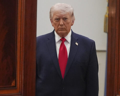 Trump minaccia l'Iran: "La civiltà morirà stanotte" se non si piega alle sue richieste