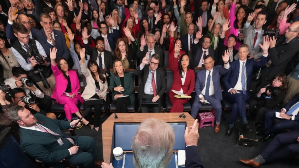 Trump sul petrolio: «Voglio che circoli liberamente» durante conferenza stampa a New York