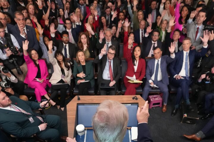 Trump sul petrolio: «Voglio che circoli liberamente» durante conferenza stampa a New York