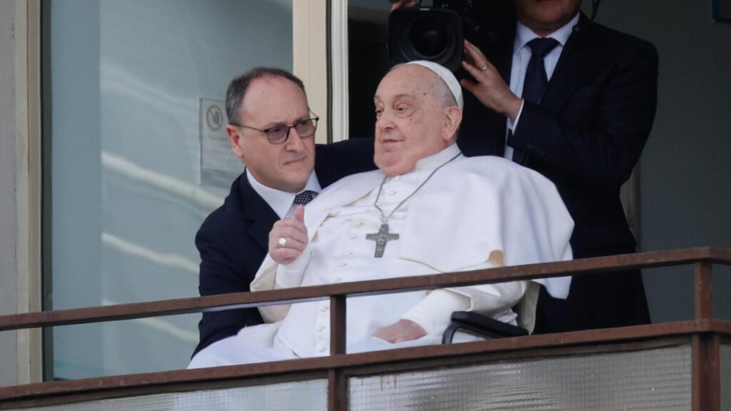 Un anno senza papa Francesco, il cardinale Semeraro: “Non sarebbe d'accordo sulla santità”