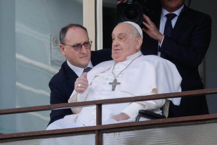 Un anno senza papa Francesco, il cardinale Semeraro: “Non sarebbe d'accordo sulla santità”