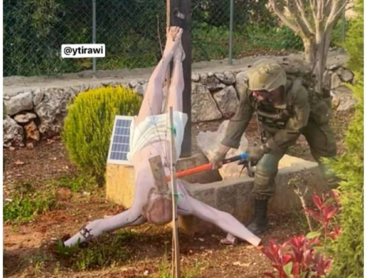 Un soldato israeliano distrugge una statua di Gesù in un villaggio cristiano in Libano, inchiesta avviata