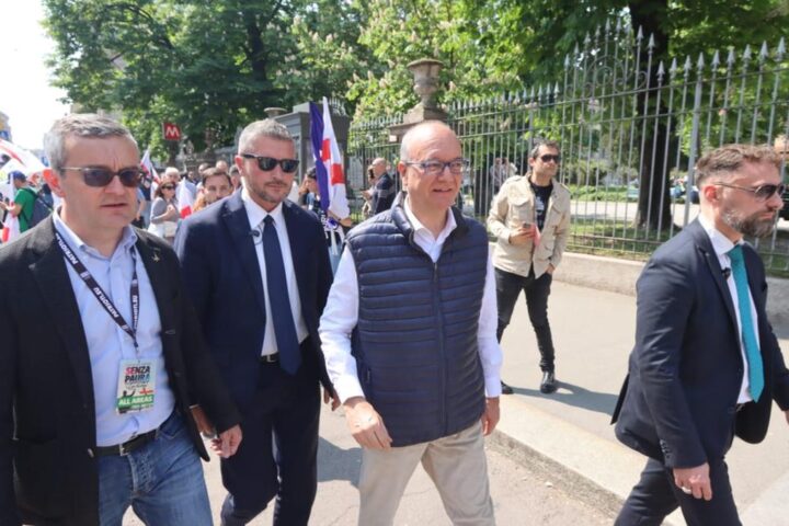 Valditara: “Asterischi e schwa offendono la dignità di uomini e donne” durante il Remigration Summit a Milano