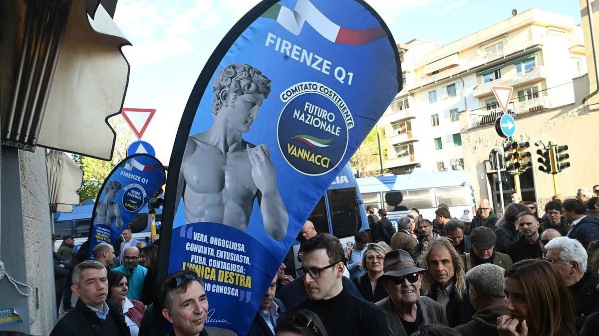 Vannacci ritira l’immagine del David da stendardi politici dopo le critiche a Firenze