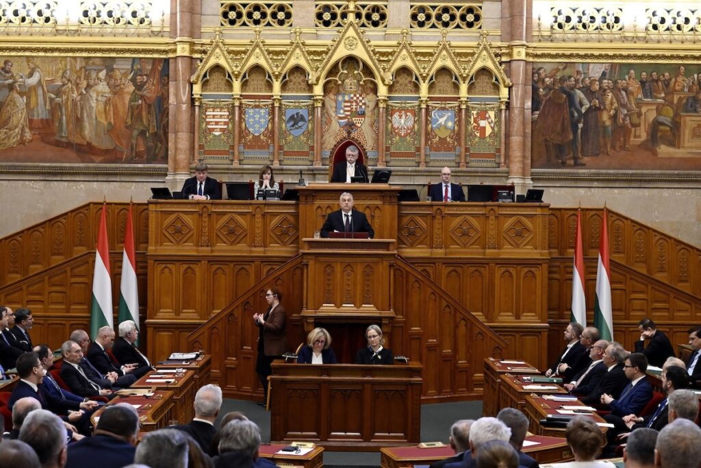 Viktor Orbán: il lungo governo del premier ungherese in bilico alle elezioni contro Péter Magyar