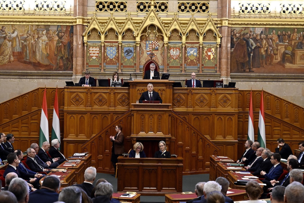 Viktor Orbán: il lungo governo del premier ungherese in bilico alle elezioni contro Péter Magyar