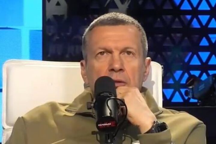 Vladimir Solovyev insulta la premier Meloni in un programma tv russo