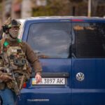 Zelensky denuncia l'allentamento delle sanzioni contro la Russia che alimenta la guerra