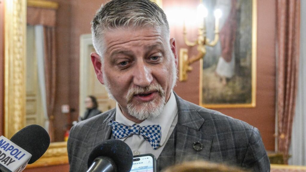 Alessandro Giuli a Palazzo Chigi per un'ora dopo il licenziamento dei collaboratori, Meloni: “Nessun caso”