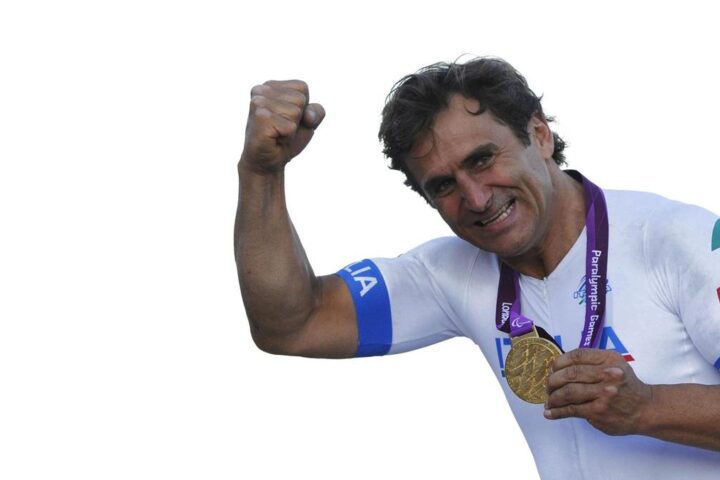 Alessandro Zanardi, eroe civile: un esempio di resilienza e umanità nel ricordo della sua vita