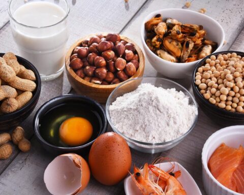 Allergeni alimentari: le norme italiane richiedono più di un semplice cartello nei ristoranti