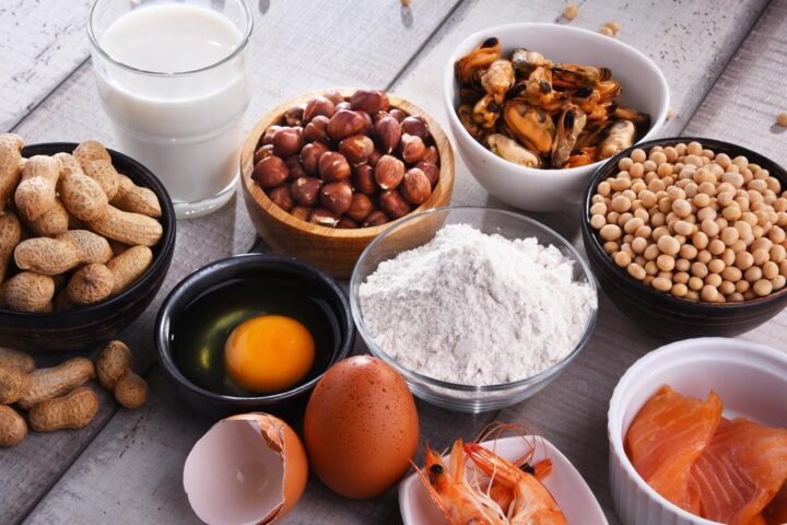 Allergeni alimentari: le norme italiane richiedono più di un semplice cartello nei ristoranti