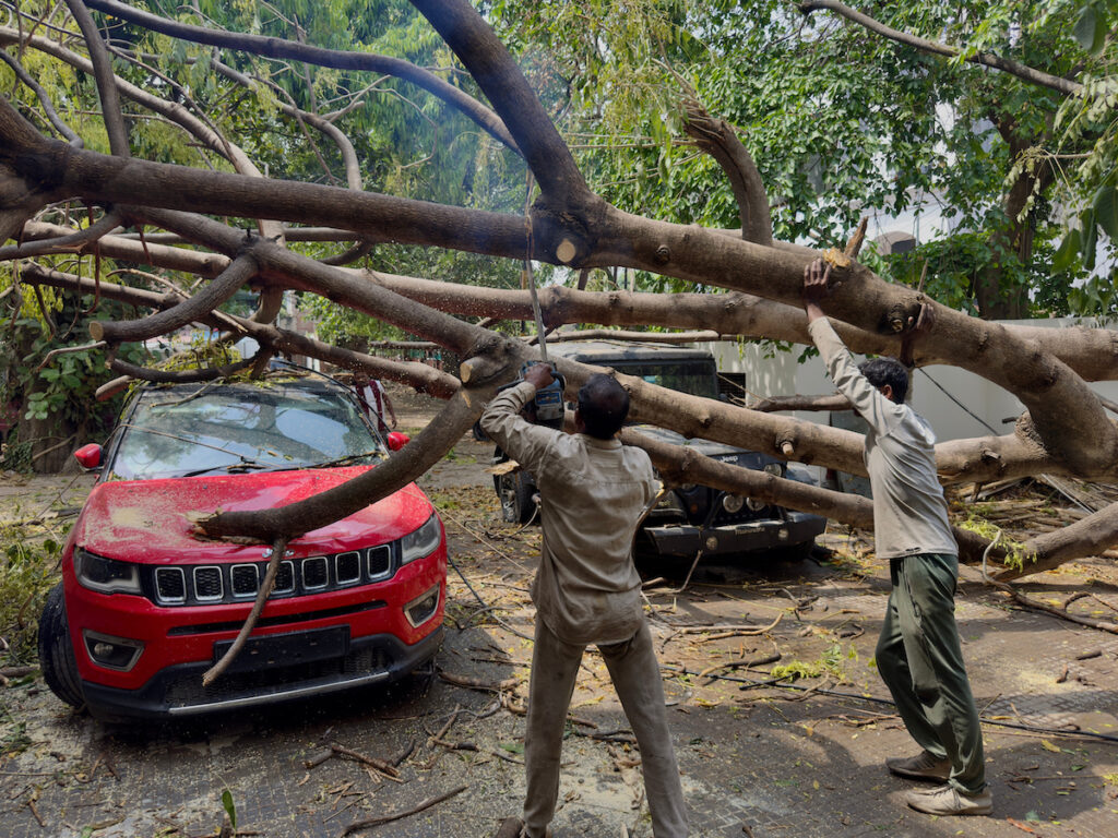Almeno 111 morti in Uttar Pradesh, India, a causa di forti piogge e vento