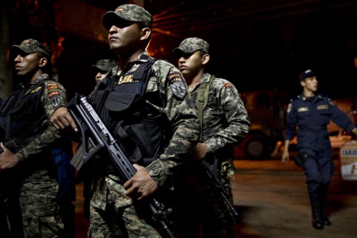 Almeno 25 morti in due attacchi in Honduras, tra cui sei poliziotti