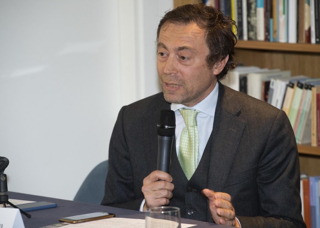 Arrestato l'ex ambasciatore italiano in Uzbekistan per corruzione e favoreggiamento dell'immigrazione clandestina