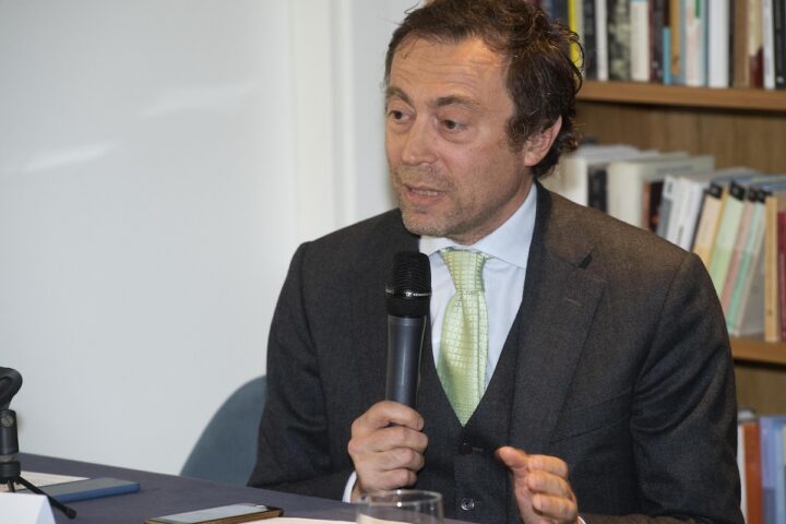 Arrestato l'ex ambasciatore italiano in Uzbekistan per corruzione e favoreggiamento dell'immigrazione clandestina