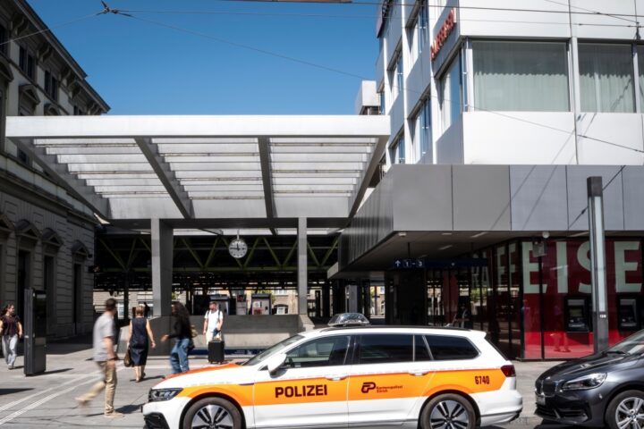 Attacco alla stazione di Winterthur: uomo di 31 anni accoltella diversi passanti, arrestato