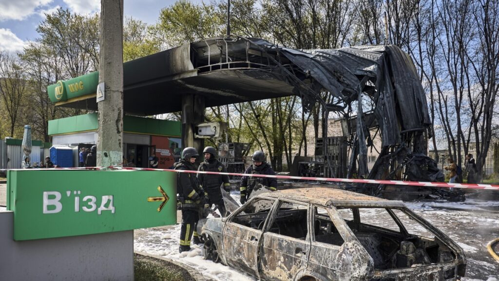 Attacco russo a Kherson: due morti dopo colpo contro un minibus