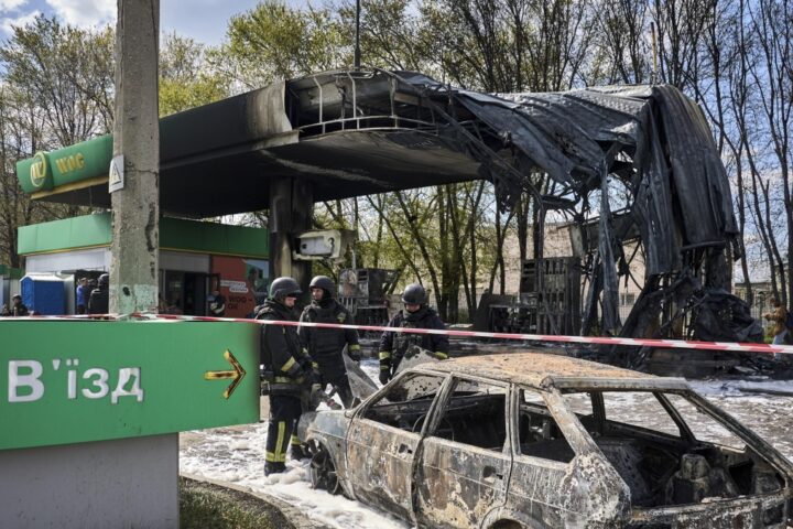 Attacco russo a Kherson: due morti dopo colpo contro un minibus
