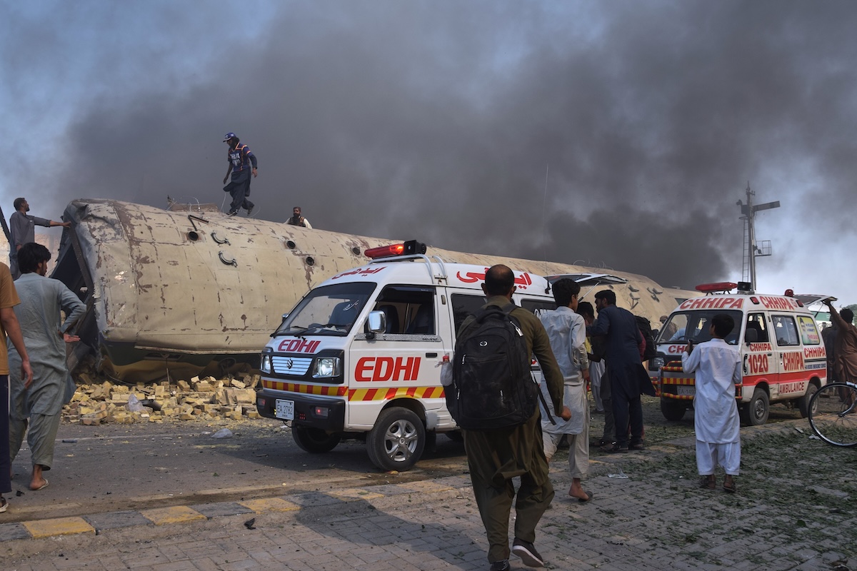 Attacco suicida a Quetta: 23 morti e 70 feriti in esplosione vicino ai binari ferroviari