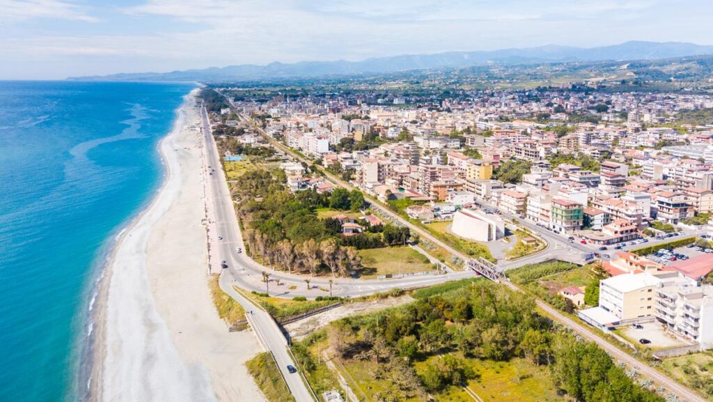 Bandiere blu 2026: Liguria guida il ranking, Puglia e Calabria seguono con nuovi riconoscimenti