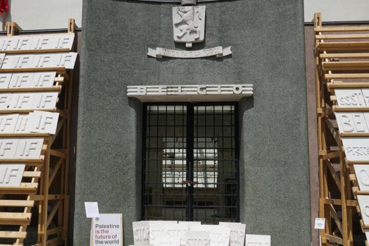 Biennale, manifestazione pro Palestina: scontri contro il padiglione israeliano a Venezia