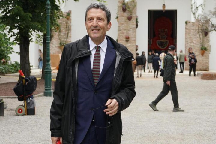 Buttafuoco inaugura la Biennale: "Non siamo un tribunale, ma un giardino di pace"