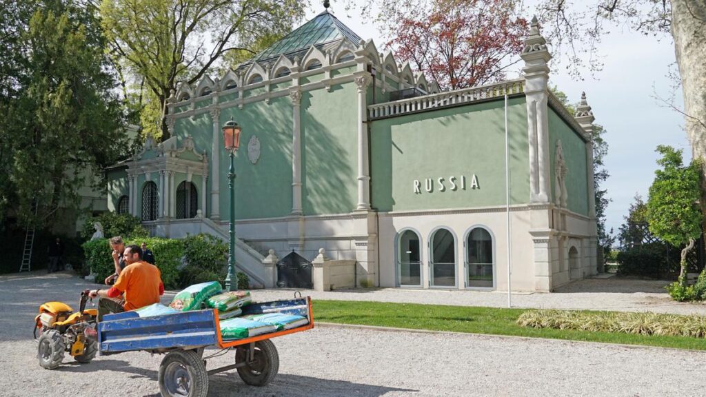 Caos alla Biennale di Venezia: il dibattito sull'opportunità del padiglione russo dopo le polemiche globali