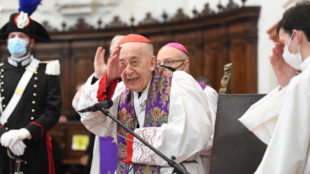 Cardinale Camillo Ruini in condizioni critiche, ricoverato a casa con assistenza medica