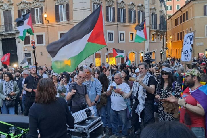 Cinquanta attivisti della Global Sumud Flotilla ricoverati a Istanbul dopo maltrattamenti da parte di Israele