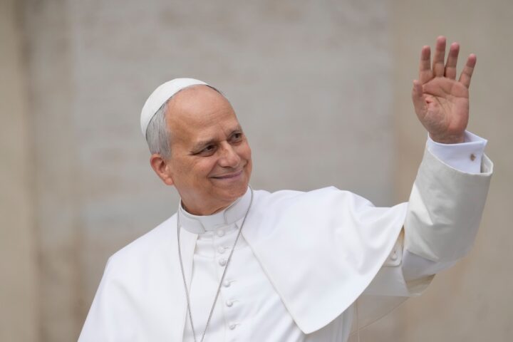 Complicazioni per papa Leone XIV nella comunicazione con il servizio clienti bancario