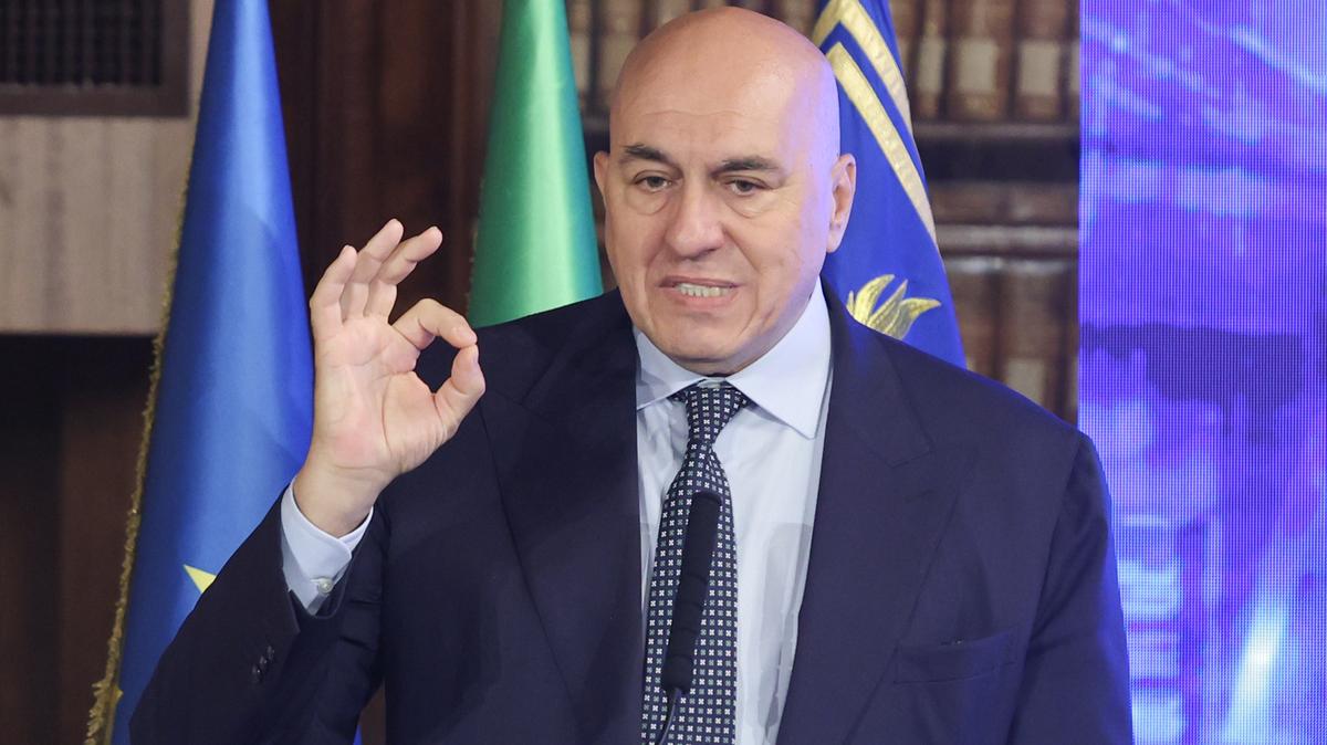 Crosetto sollecita Giorgetti sui fondi Ue per la difesa, mentre il governo affronta la crisi energetica
