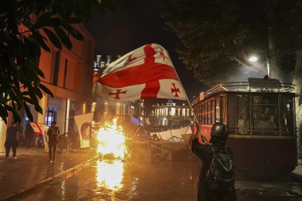 Dieci condannati in Georgia per tentato rovesciamento del governo durante le proteste di ottobre