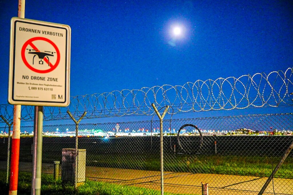 Disagi all’aeroporto di Monaco di Baviera per il presunto avvistamento di un drone