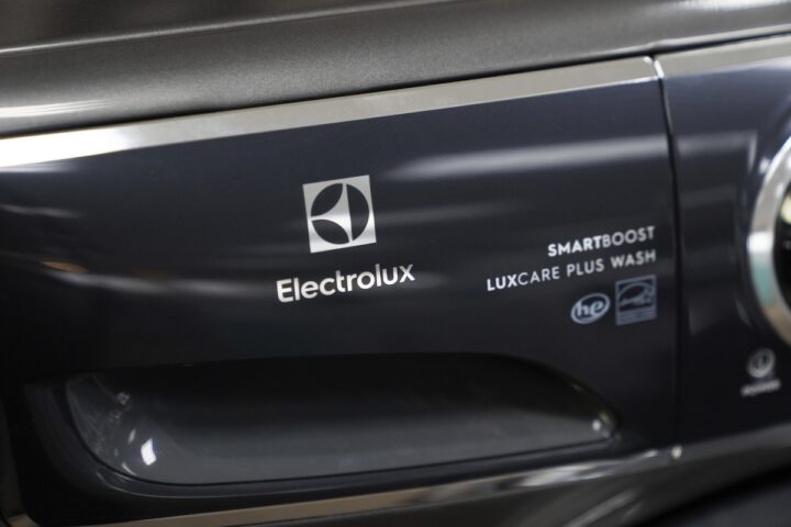 Electrolux annuncia 1.700 esuberi e chiusura dello stabilimento di Cerreto d'Esi in Italia