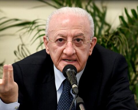 Elezioni comunali 2026, al Sud confusione tra i partiti: De Luca in corsa senza rivali