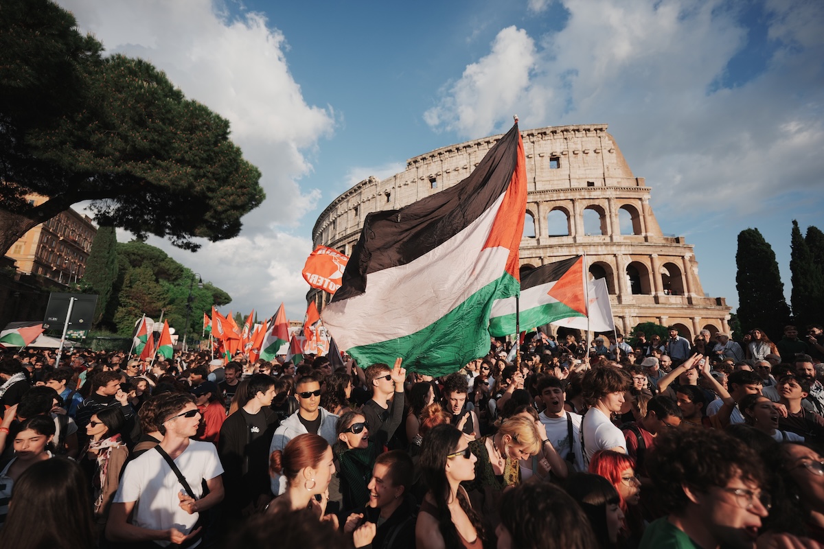 Fermati dalla marina israeliana, due attivisti della Global Sumud Flotilla verranno interrogati in Israele