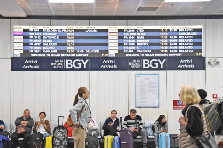 Fermato manager di Caddell in aeroporto: indagato per caporalato nel cantiere del consolato Usa di Milano