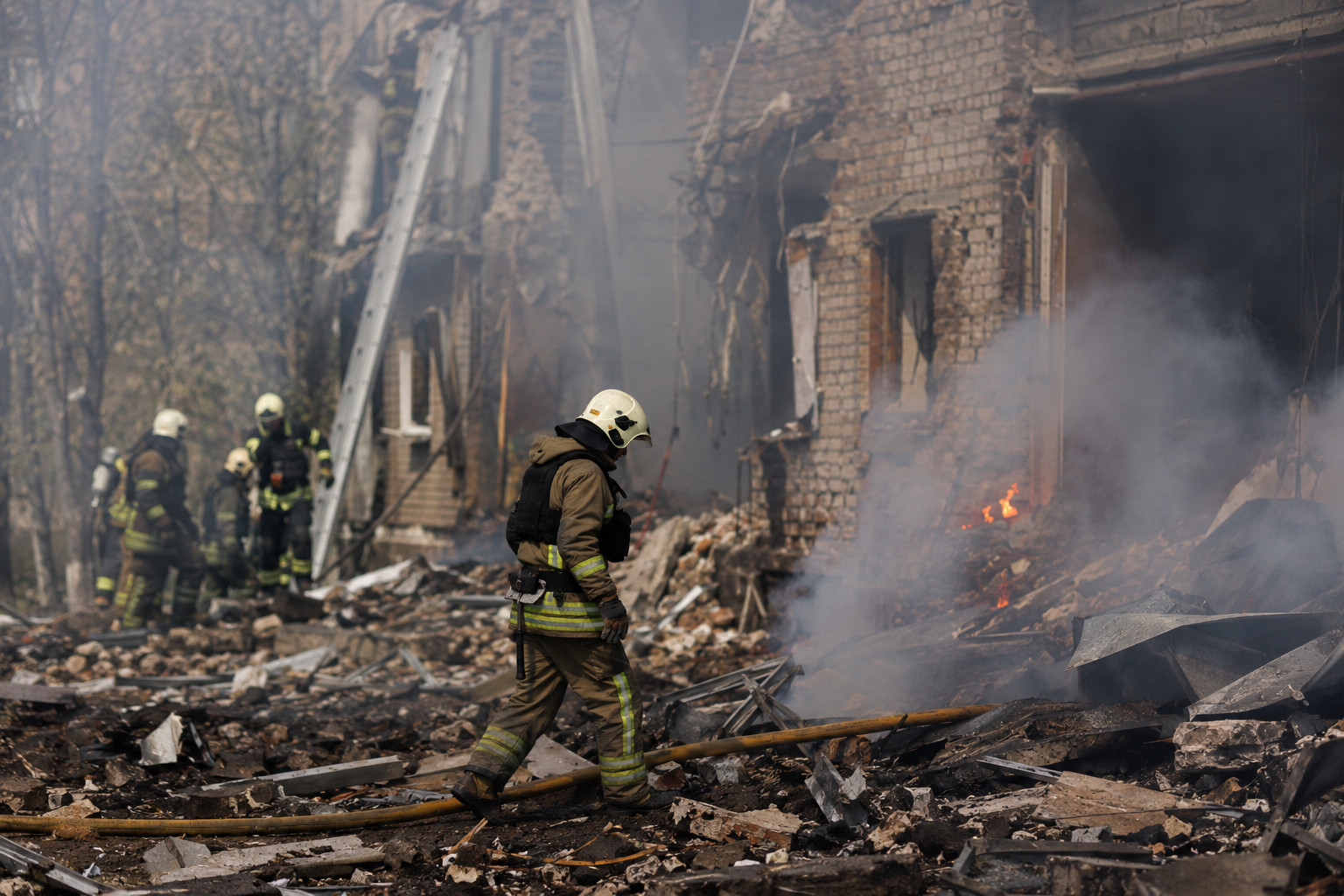 Russia sferra un attacco combinato su Kiev e altre regioni ucraine: almeno 4 morti e 86 feriti