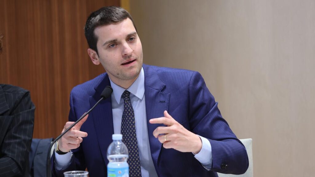 Francesco Giubilei propone un dialogo con il mondo culturale di destra dopo le polemiche al ministero della Cultura