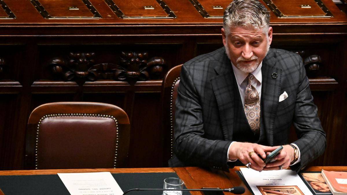 Giuli licenzia Merlino e Proietti, rinnovamento ai vertici del ministero della Cultura