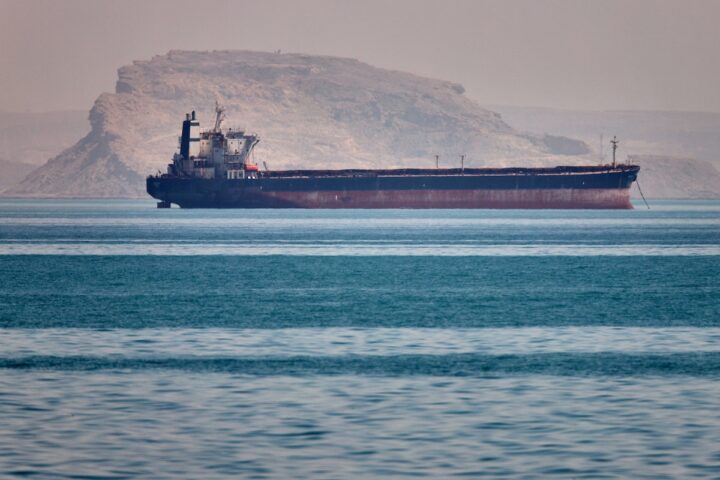 Gli Stati Uniti colpiscono ancora una base militare iraniana a Bandar Abbas