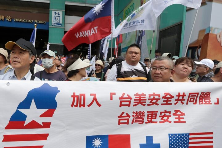 Gli Stati Uniti sospendono aiuti militari a Taiwan: opportunità per la Cina e nuove alleanze regionali
