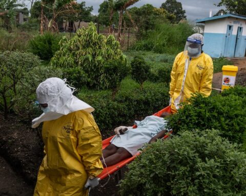 I casi di ebola nella Repubblica Democratica del Congo triplicano in una settimana, allerta dell'OMS