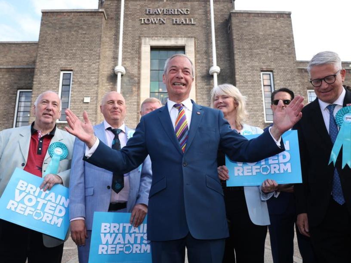 I vizi e le passioni di Nigel Farage: politica e denaro nel suo nuovo reality show